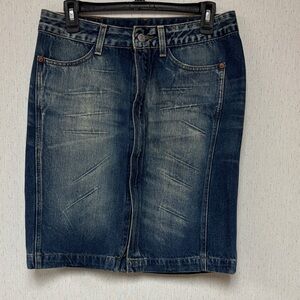 EUC Levi’s Retro zipper front pocket Jean skirt